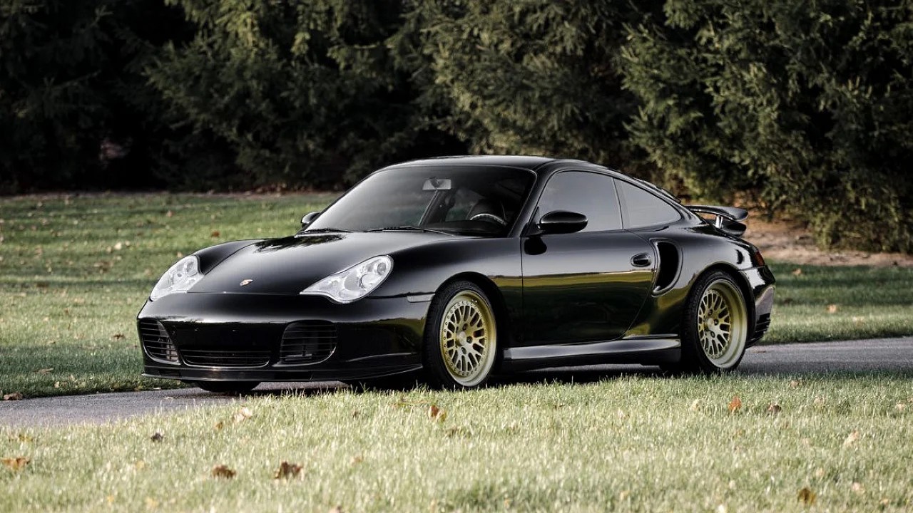 Спортивный автомобиль Porsche 911 Turbo