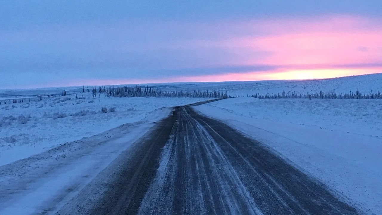Ледяная дорога в Канаде