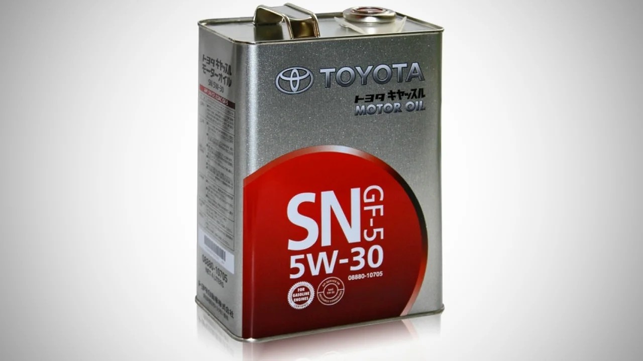 Поддельное моторное масло Toyota в металлической канистре
