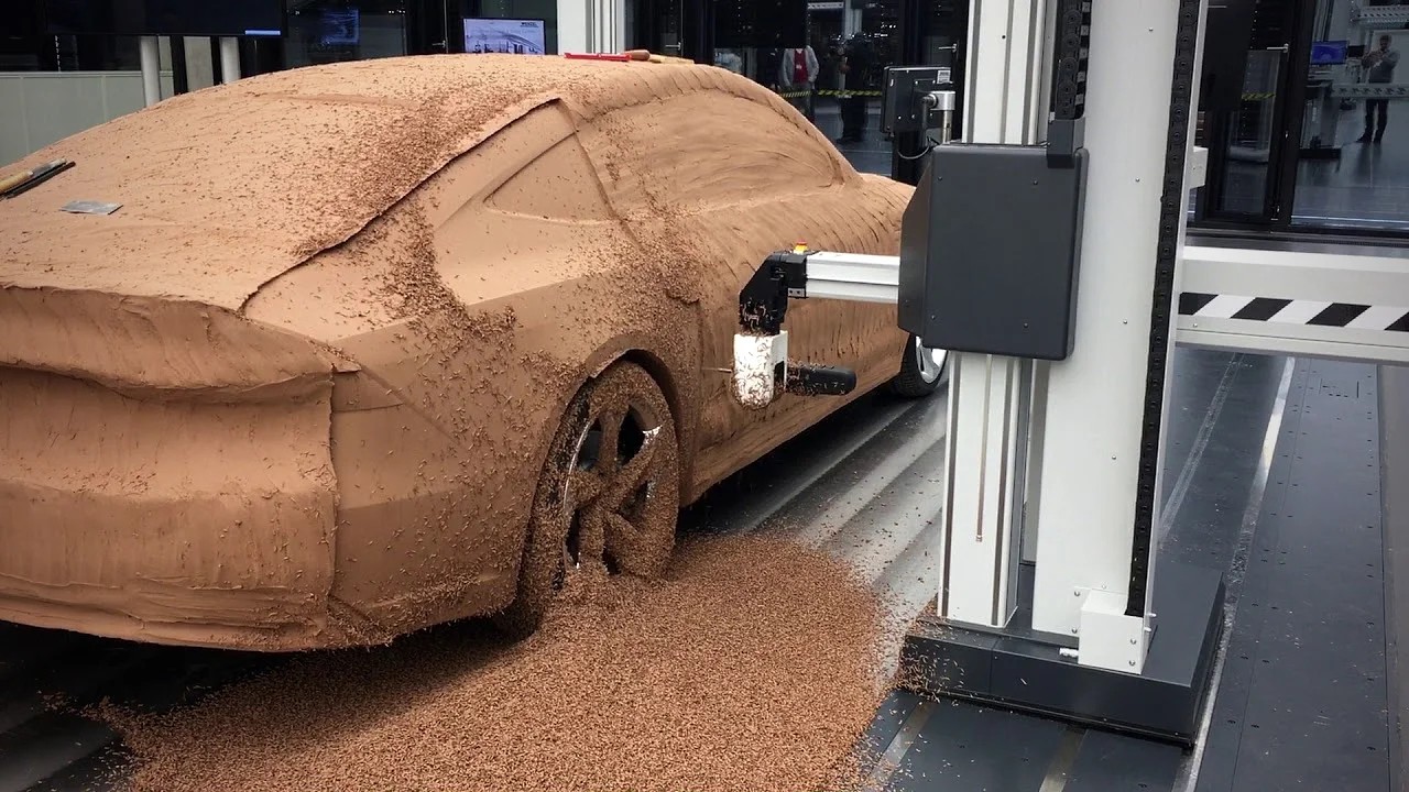 Создание чернового варианта модели автомобиля из глины