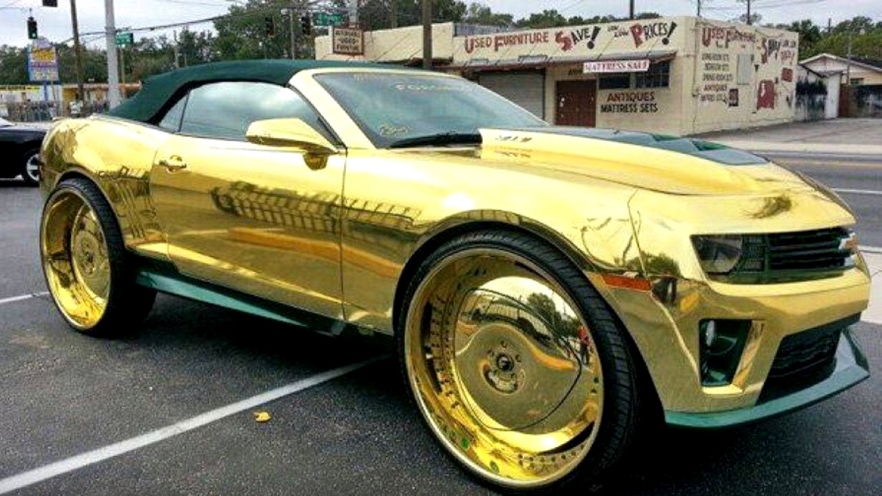 Золотой Chevrolet Camaro