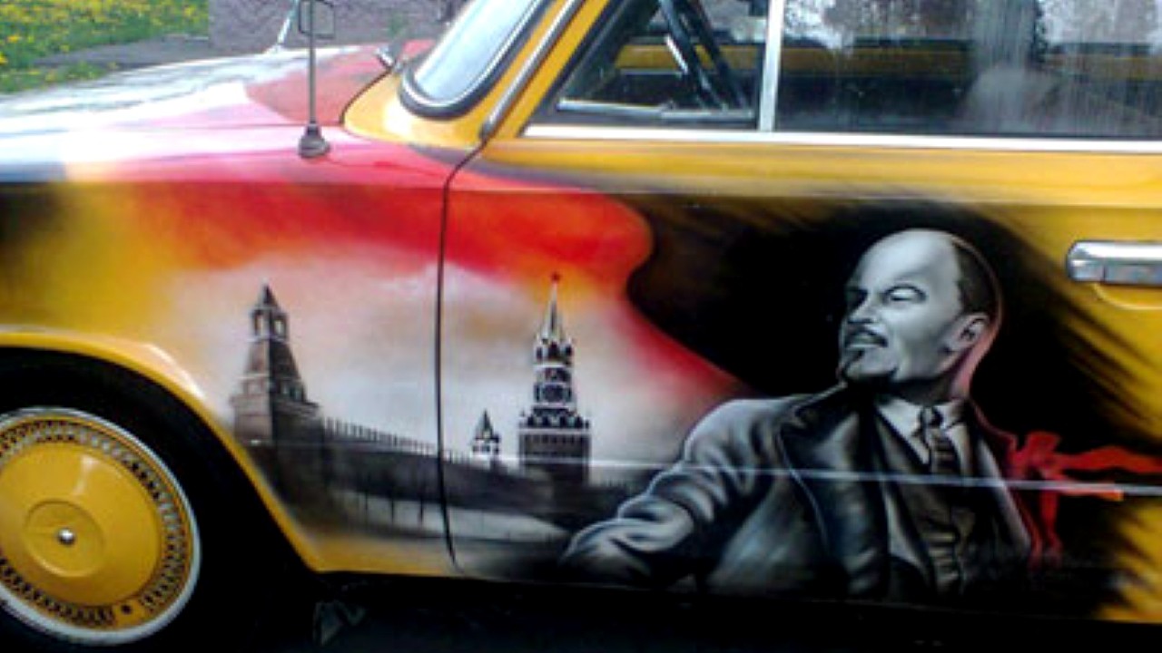 Владимир Ленин. Рисунок на автомобиле