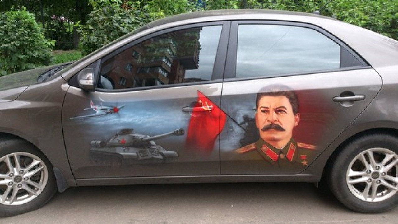 Иосиф Сталин. Рисунок на автомобиле