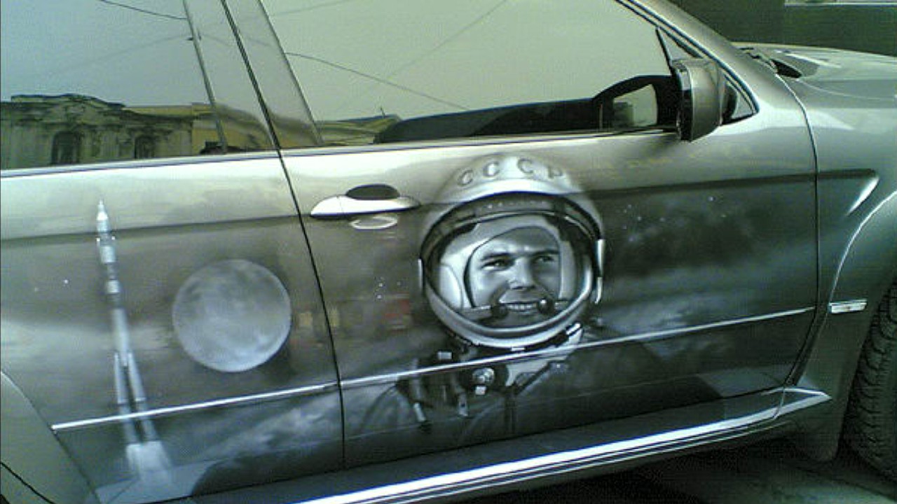 Юрий Гагарин. Рисунок на автомобиле