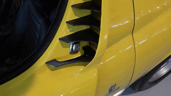 Необычные дверные ручки автомобиля Lamborghini Miura