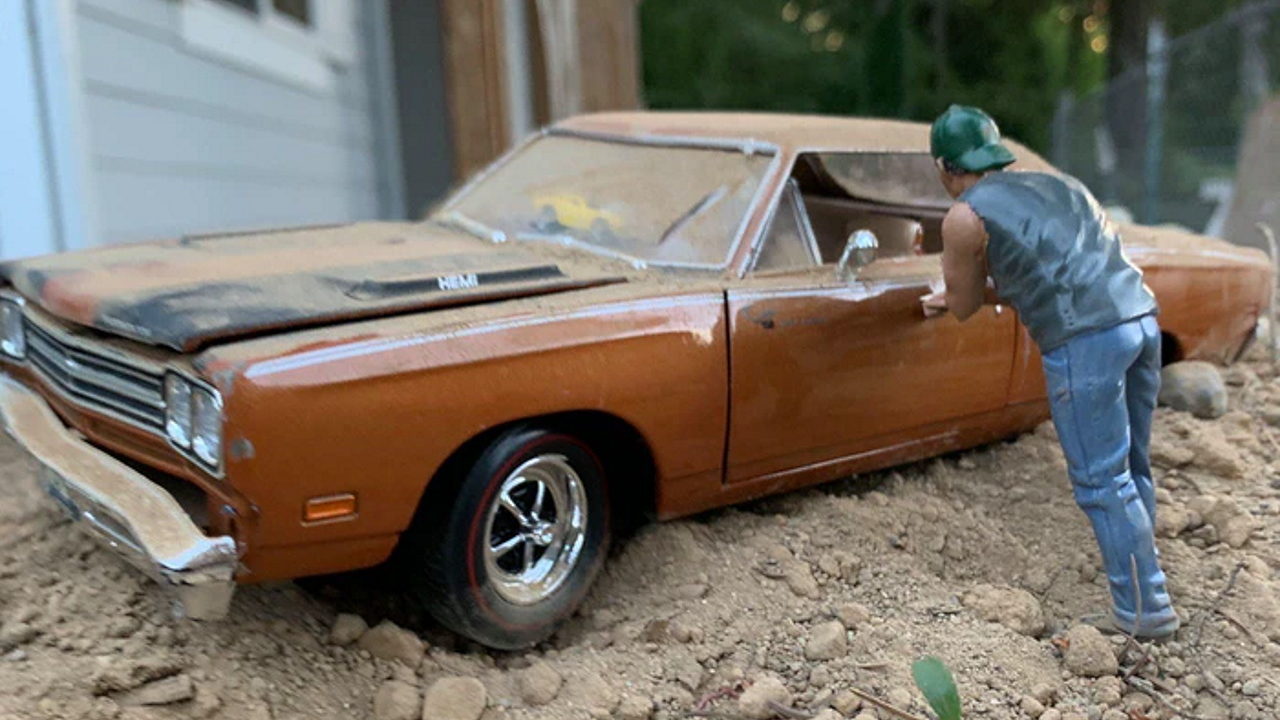 12-летний мальчик зарабатывает на фотографиях игрушечных автомобилей