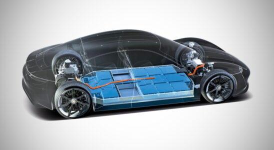 Porsche инвестирует в завод по производству высокоэффективных аккумуляторных батарей