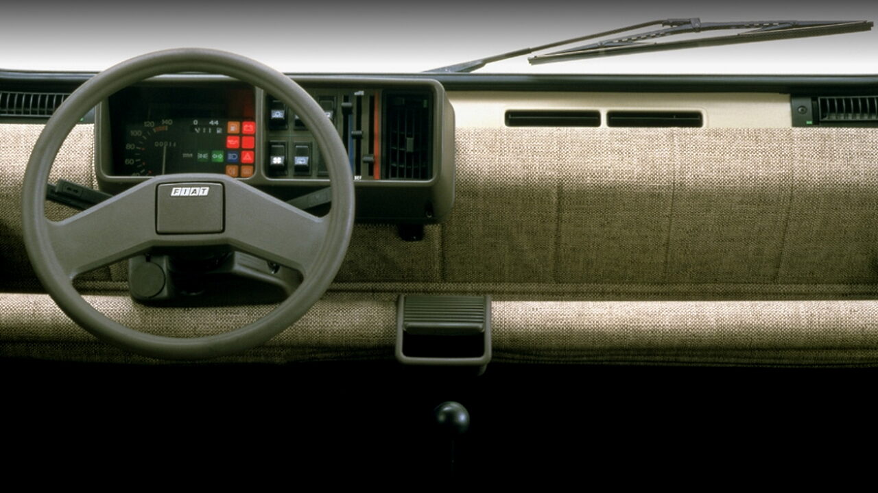 Как изменились приборные панели автомобилей за последние 40 лет
