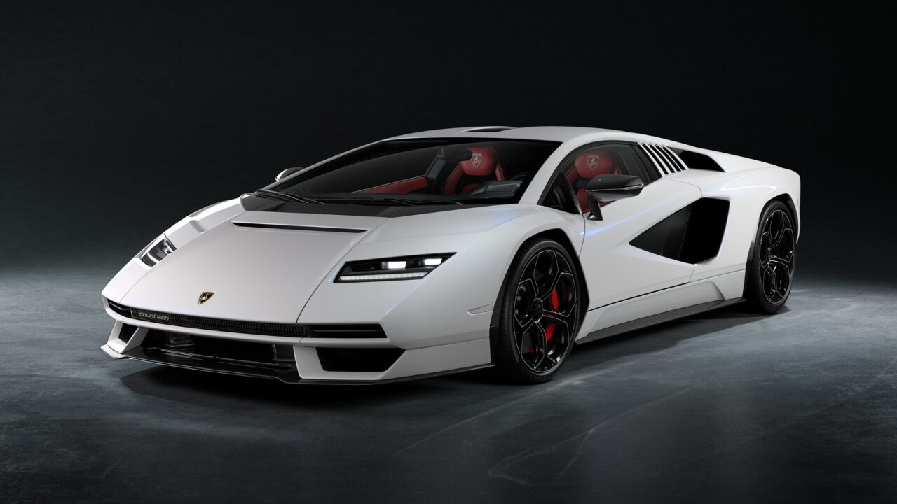 Опубликованы официальные изображения возрождённого Lamborghini Countach