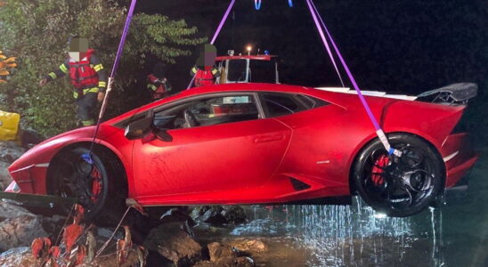 Водитель Lamborghini Huracan перепутал педали и утопил автомобиль в озере
