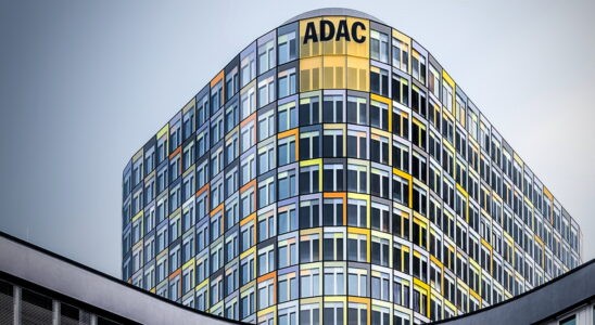 Немецкий автомобильный клуб ADAC призвал своих членов пересесть на велосипеды