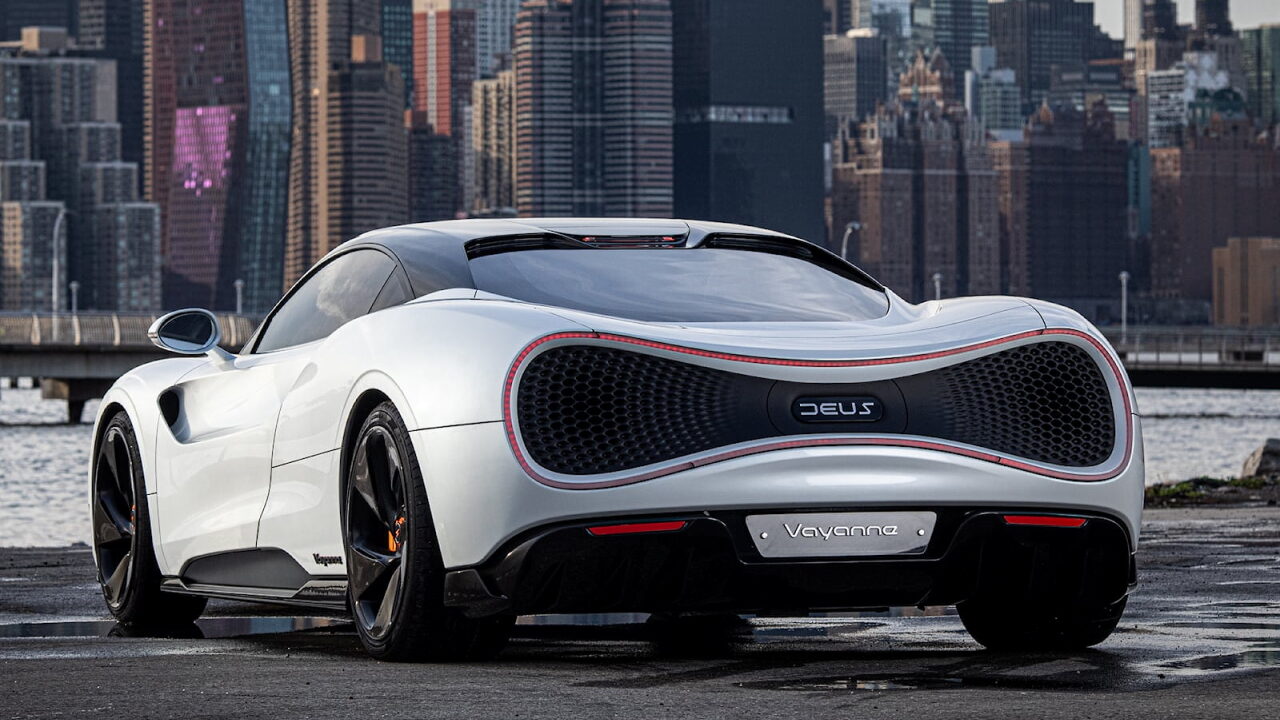 В Нью-Йорке состоялась премьера 2200-сильного электромобиля Deus Vayanne