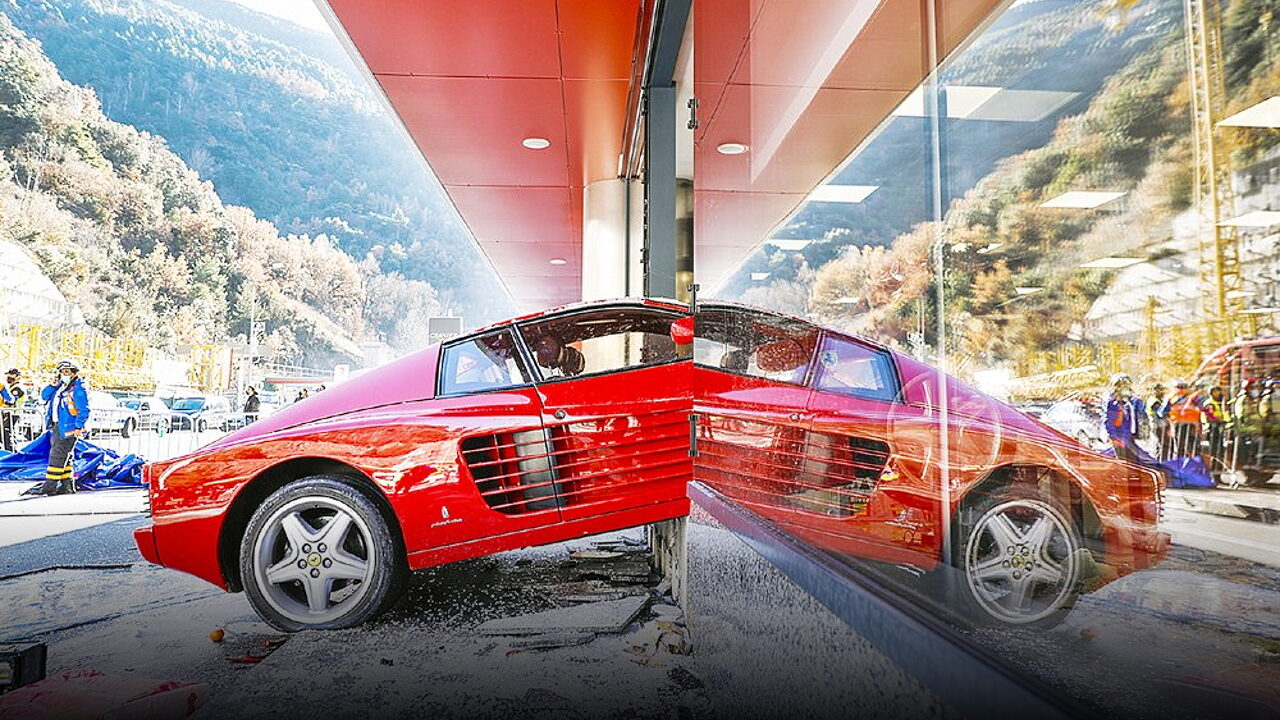 В Андорре 82-летний водитель Ferrari протаранил витрину торгового центра