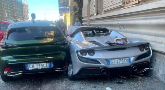 В Италии неудачно припарковался Ferrari F8 Spider