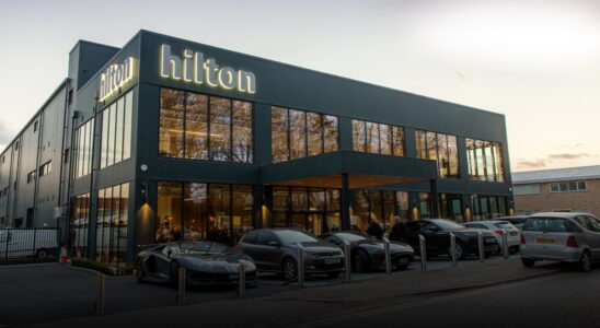 В Великобритании открылся отель для автомобилей Hilton Car Storage