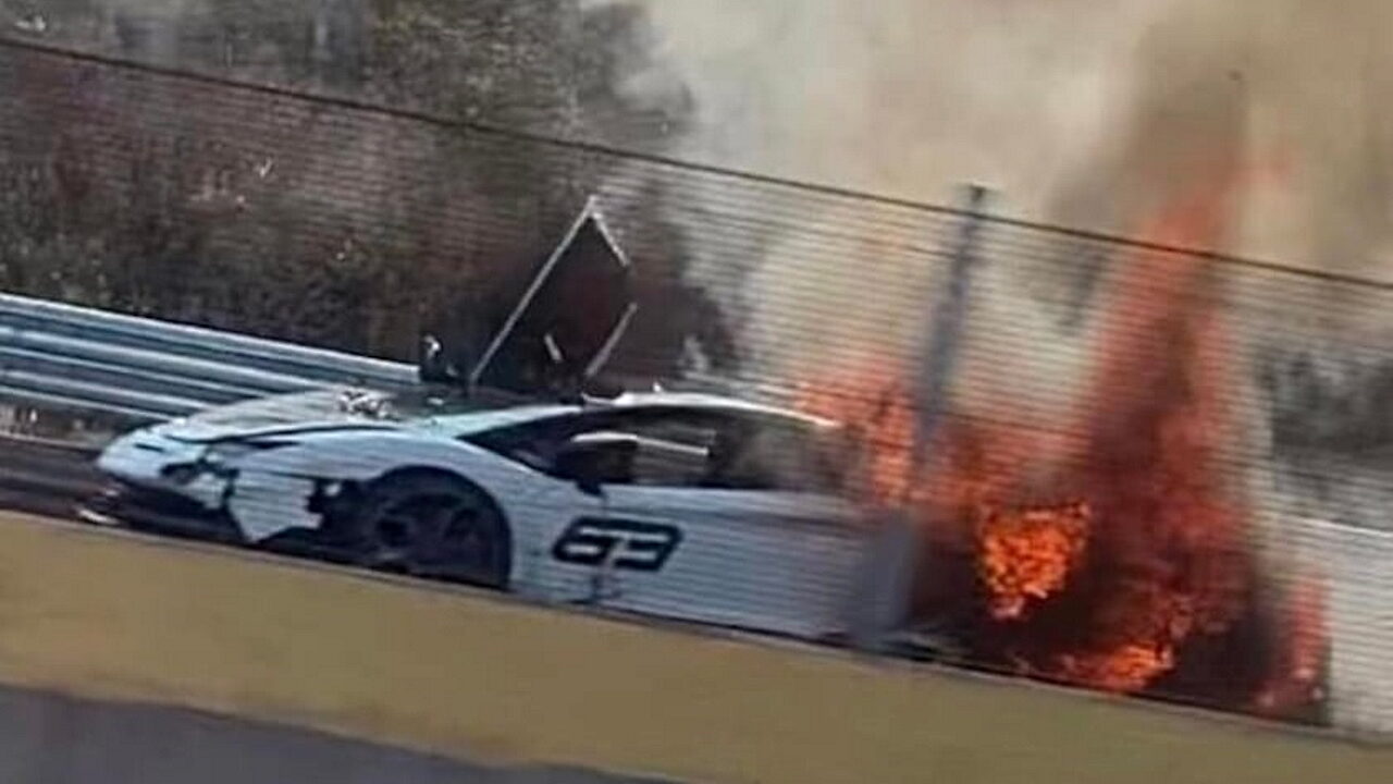 В Мексике сгорел дотла редкий Lamborghini Aventador