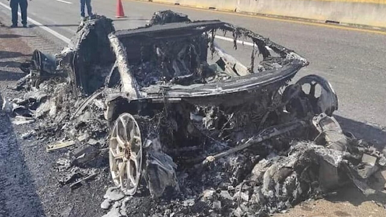 В Мексике сгорел дотла редкий Lamborghini Aventador