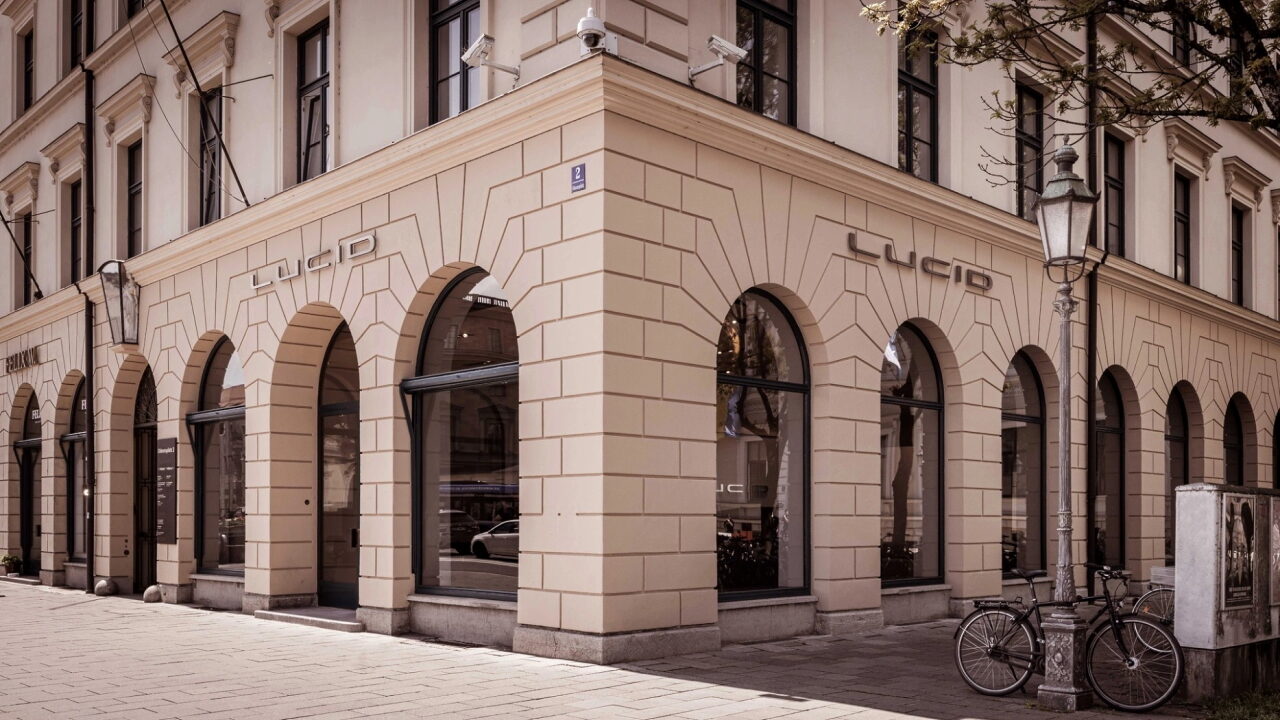 Lucid открыл первый в Европе выставочный зал