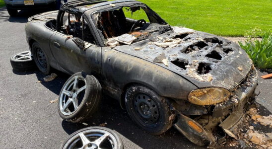 Mazda Speed MX-5 Miata пережил пожар и остался на ходу
