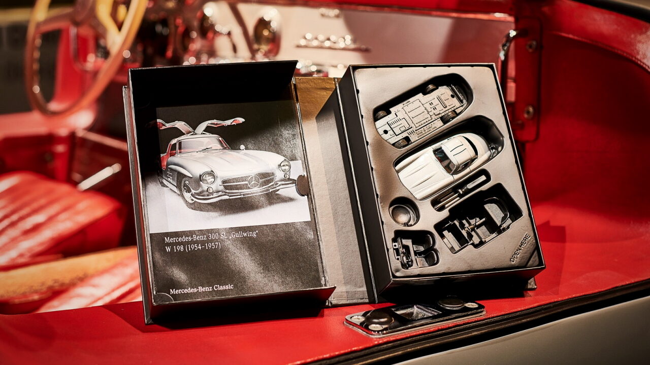 Mercedes-Benz приготовил сувениры для посетителей своего музея