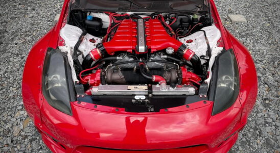 Поляк оснастил Nissan 350Z двигателем от Bentley Bentayga