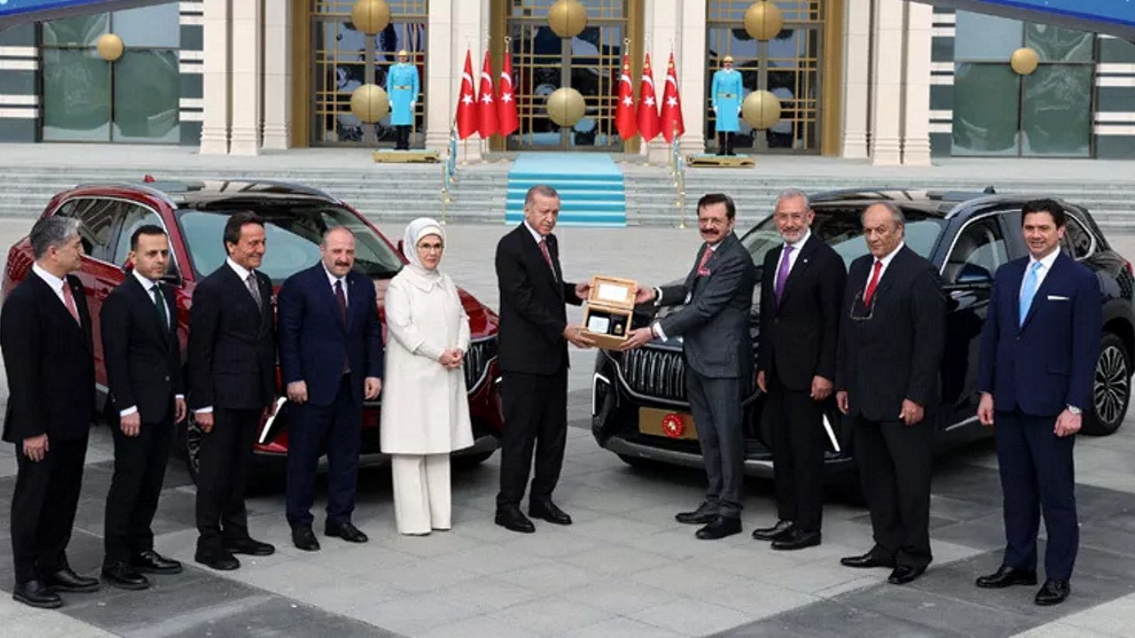 Президент Турции получил ключи от первого Togg T10X