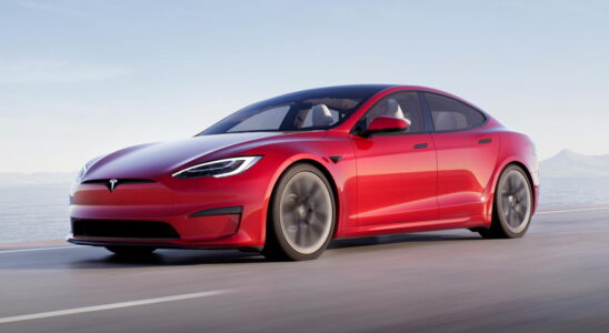 Tesla Model S Plaid удалось разогнать до 350 километров в час