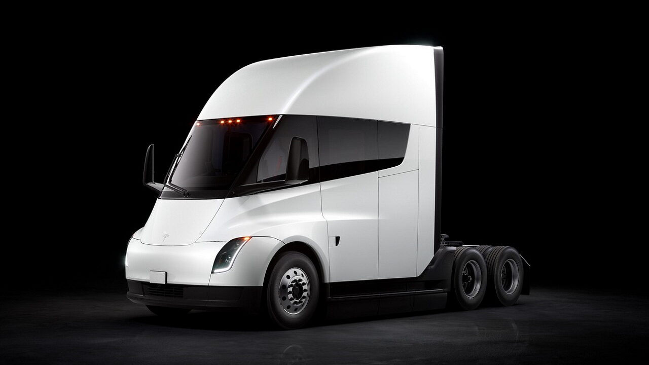 Электрический седельный тягач Tesla Semi модель 2022 года