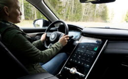 Шведы доказали, что сенсорные экраны в автомобилях не так удобны, как физические кнопки