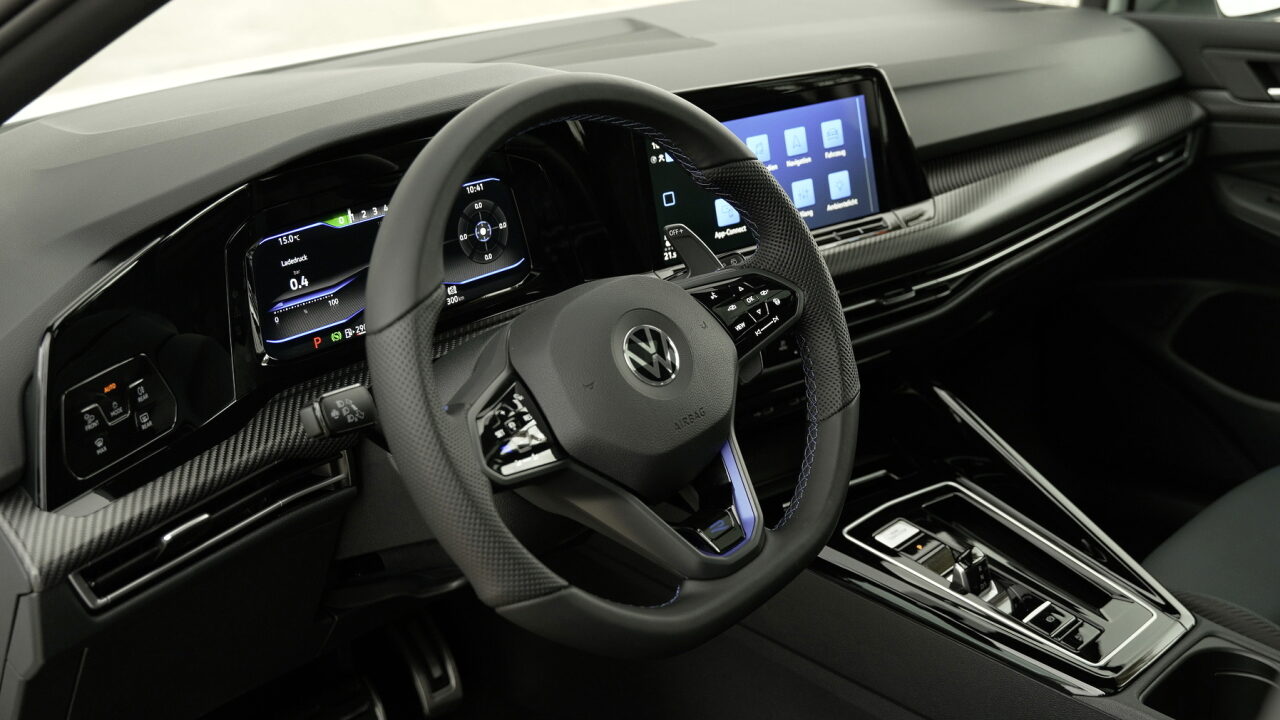 Юбилейный Volkswagen Golf R 20 Years станет самым мощным и быстрым в истории модели